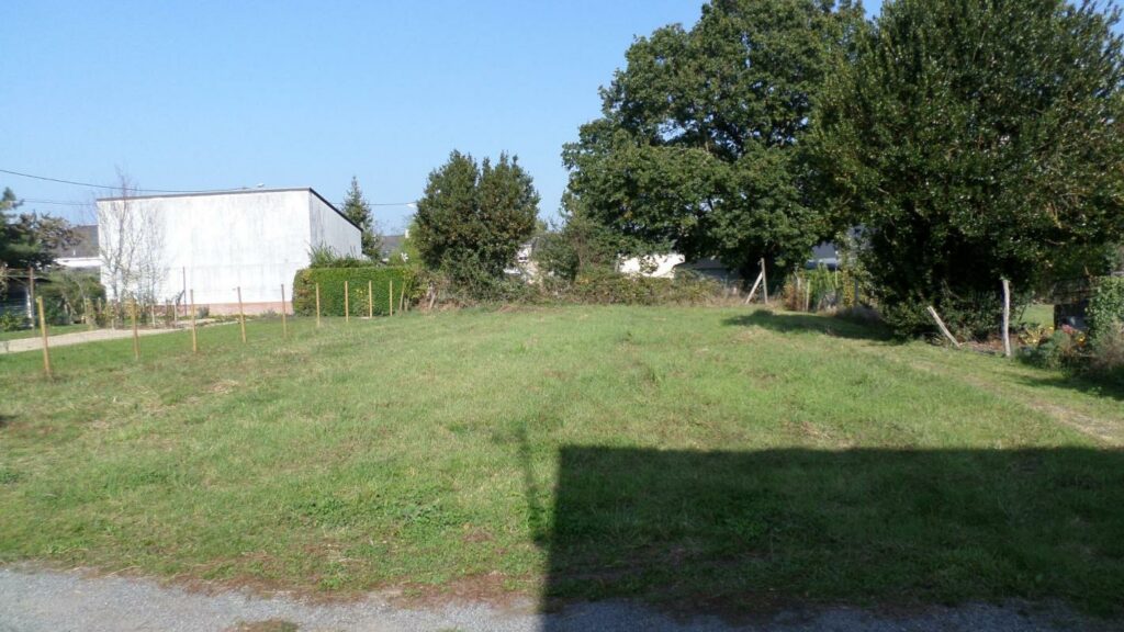 Terrain à bâtir de 400 m² au centre du bourg !