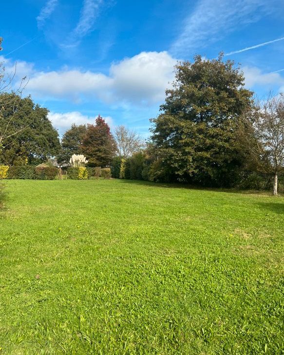 À Vendre : Terrain de 700 m² – Emplacement Idéal !